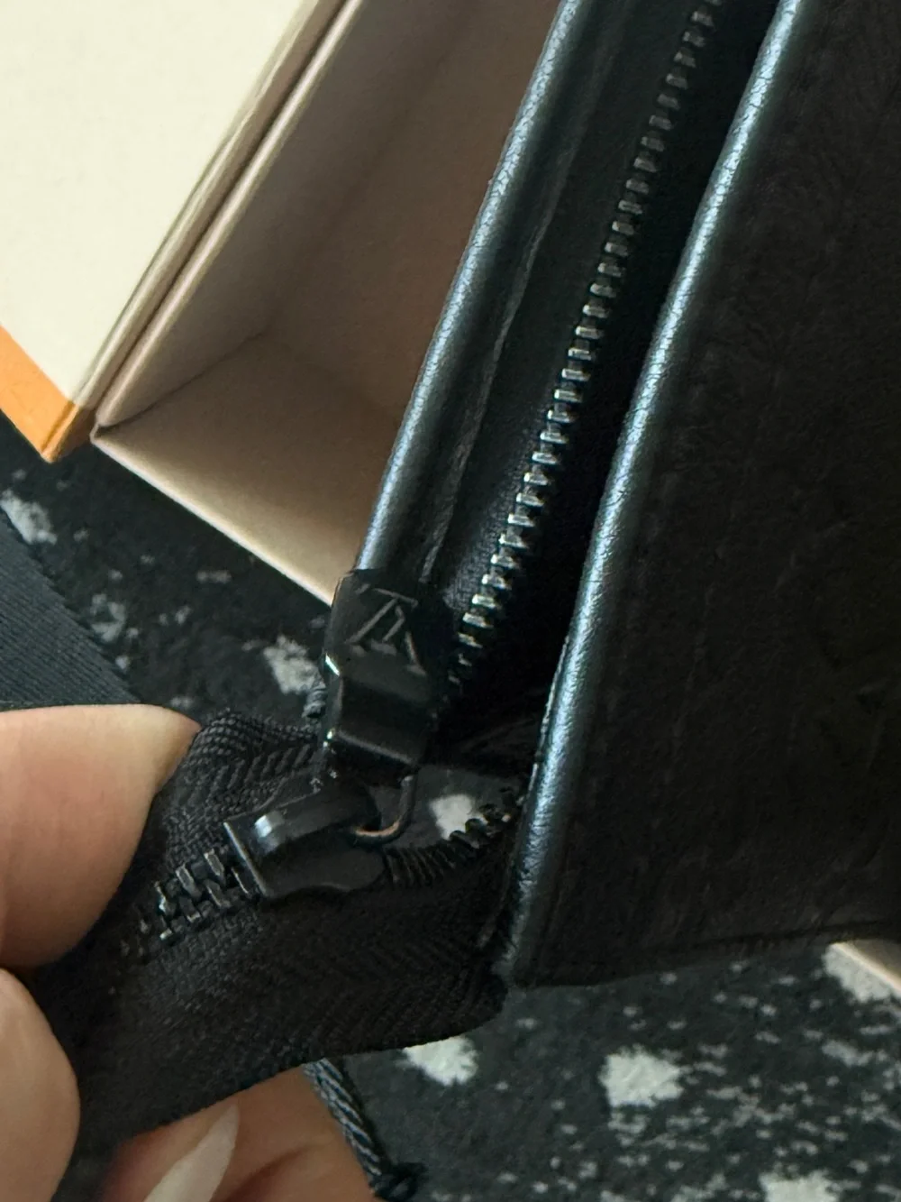 Louis Vuitton Black messenger Monogram Crossbody Bag MINT